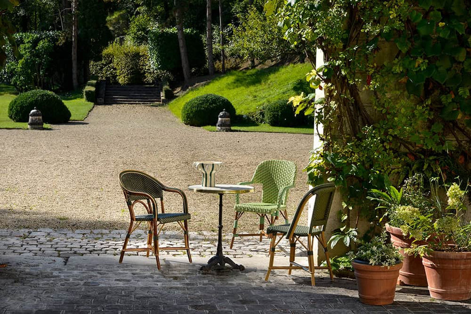 Du rotin à l'aluminium : l'art du mobilier intemporel selon Maison Louis Drucker