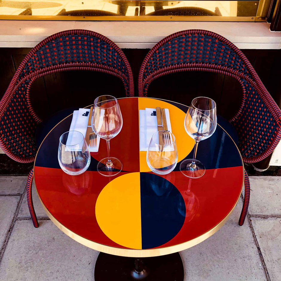 Découvrez notre chaise de café parisien en rotin Drucker !
