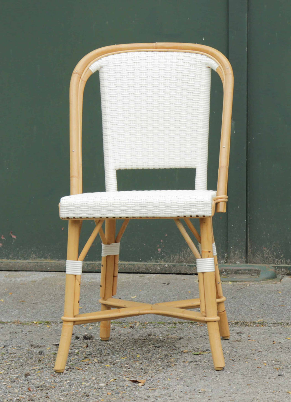 Comment nettoyer et entretenir votre mobilier en rotin de couleur blanche ?